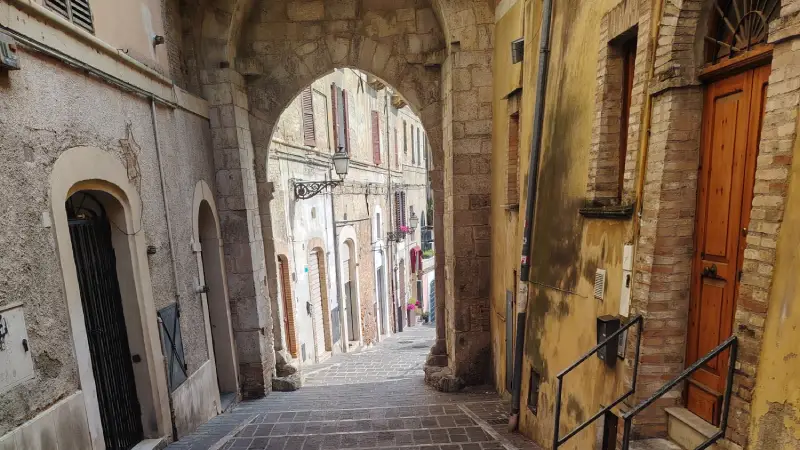 Chieti Città degli innamorati 2 arco degli innamorati